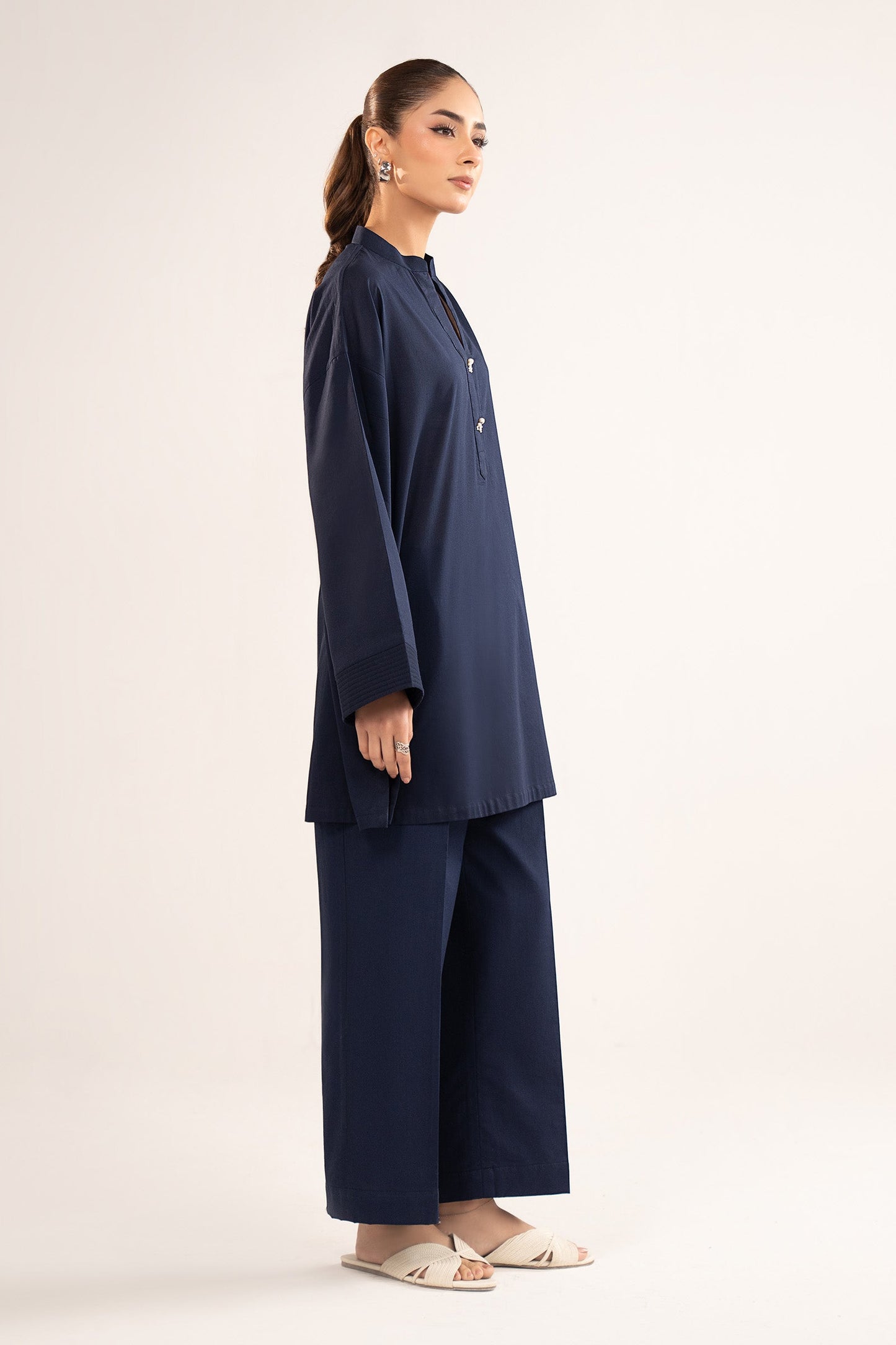 2 Pc Dyed Lawn Suit